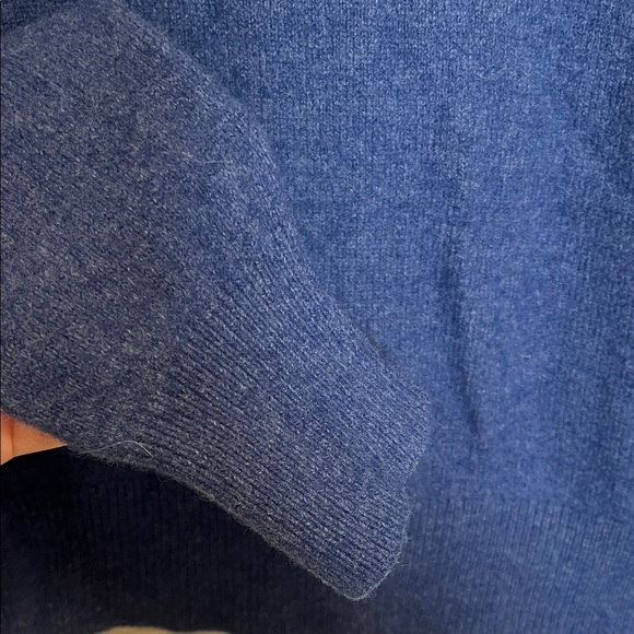 Banana Republic • Crewneck Sweater - Picture 4 of 5